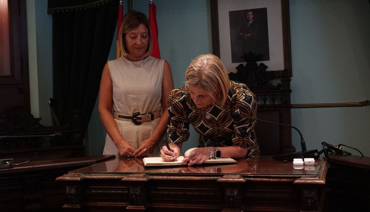 La firma, en el Ayuntamiento de Haro.