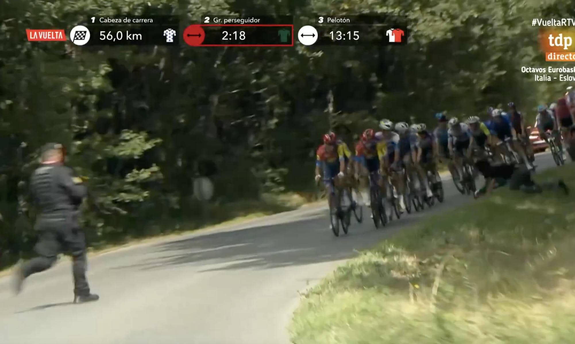 Un momento del incidente en La Vuelta.