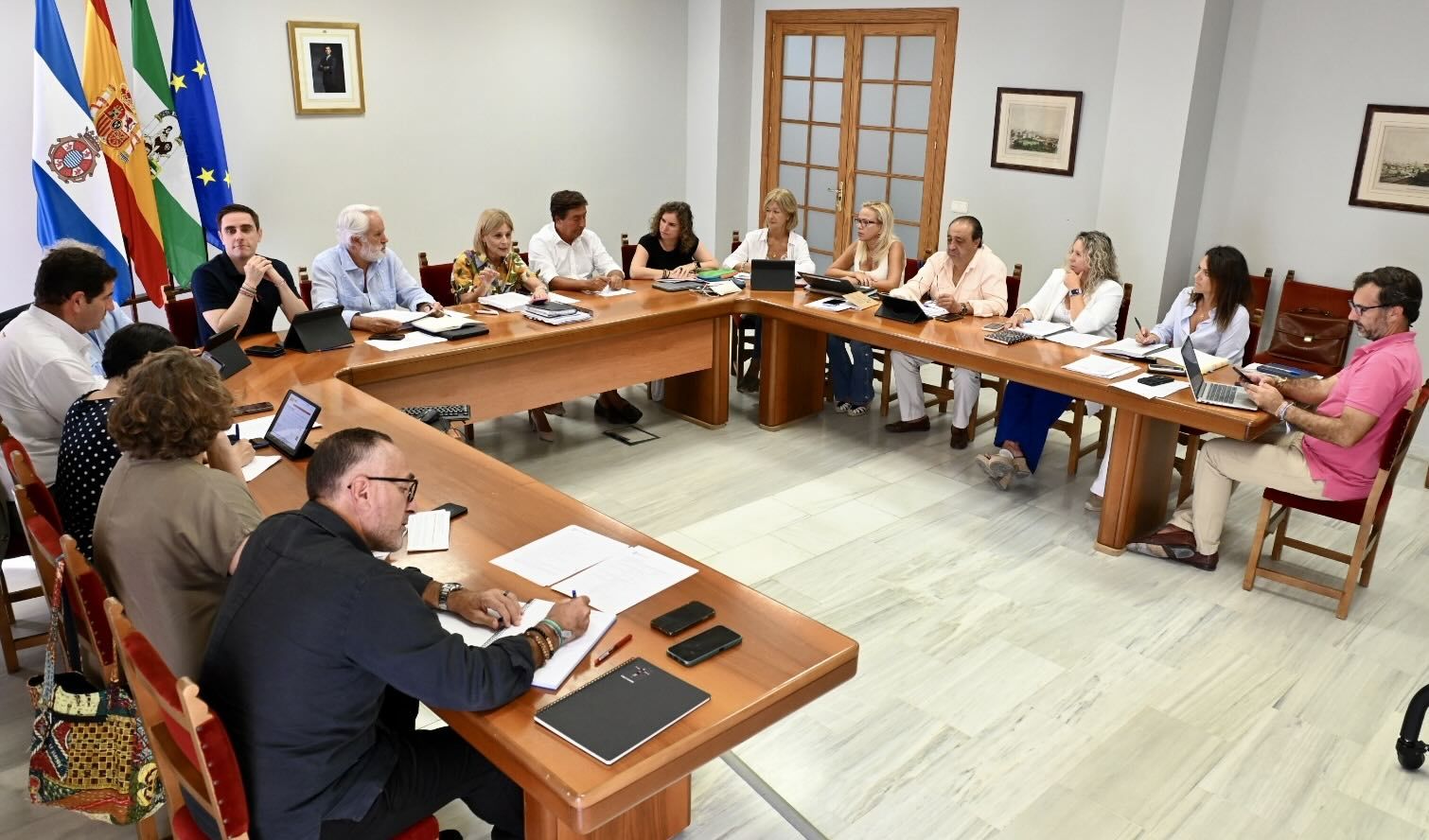 Un momento de la reunión celebrada en la 'Sala U' del Ayuntamiento de Jerez.