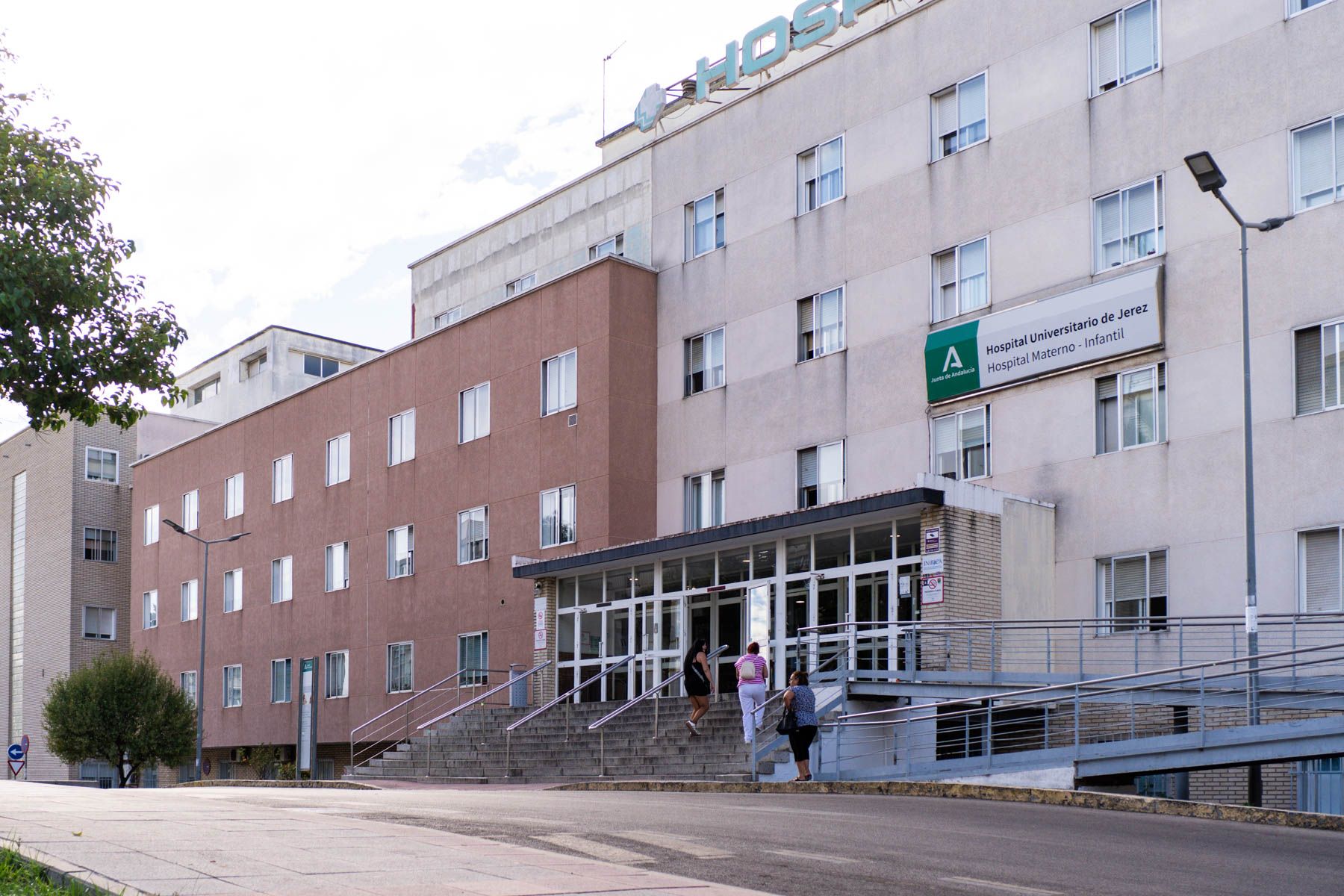 Entrada al Hospital Materno-Infantil de Jerez, donde tendrá lugar la concentración.