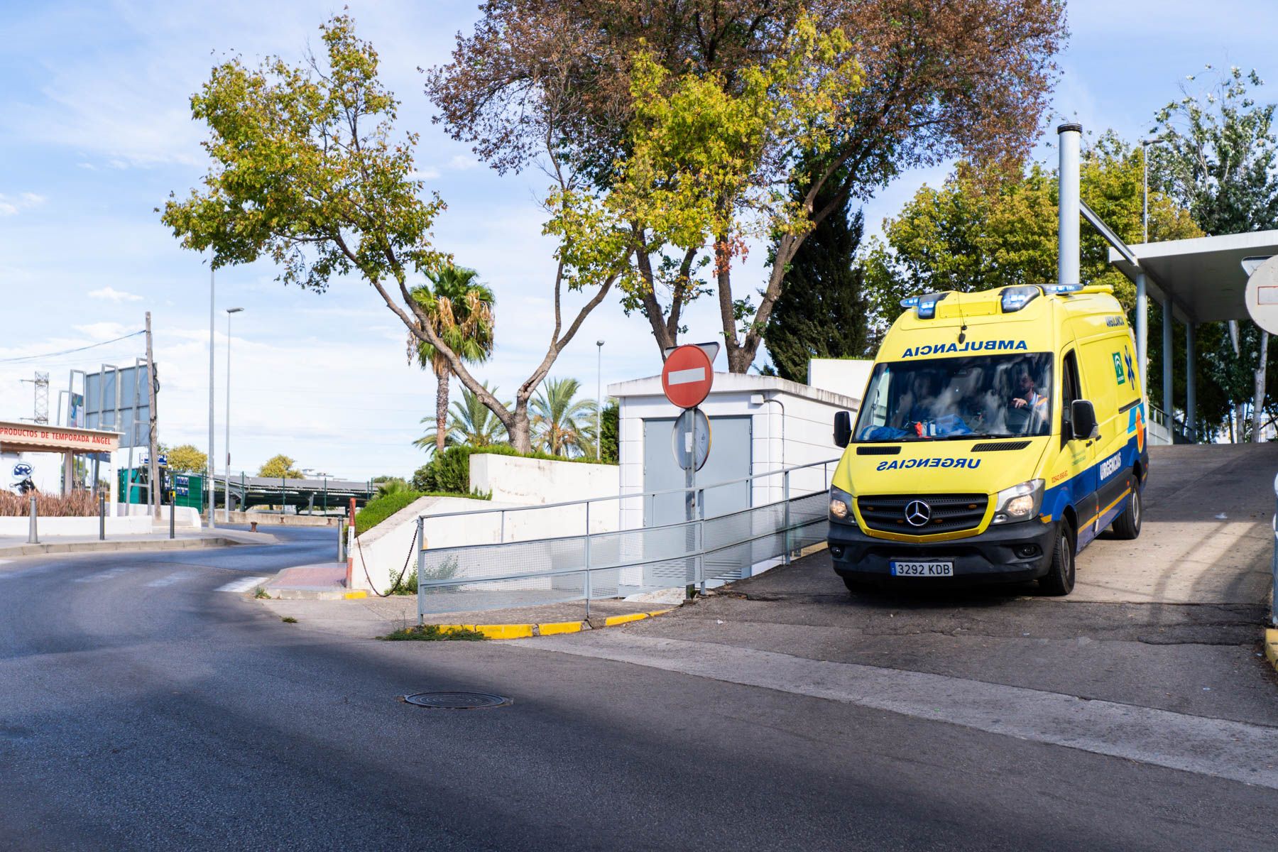 Una ambulancia en el Hospital de Jerez. Una ambulancia en el Hospital de Jerez.