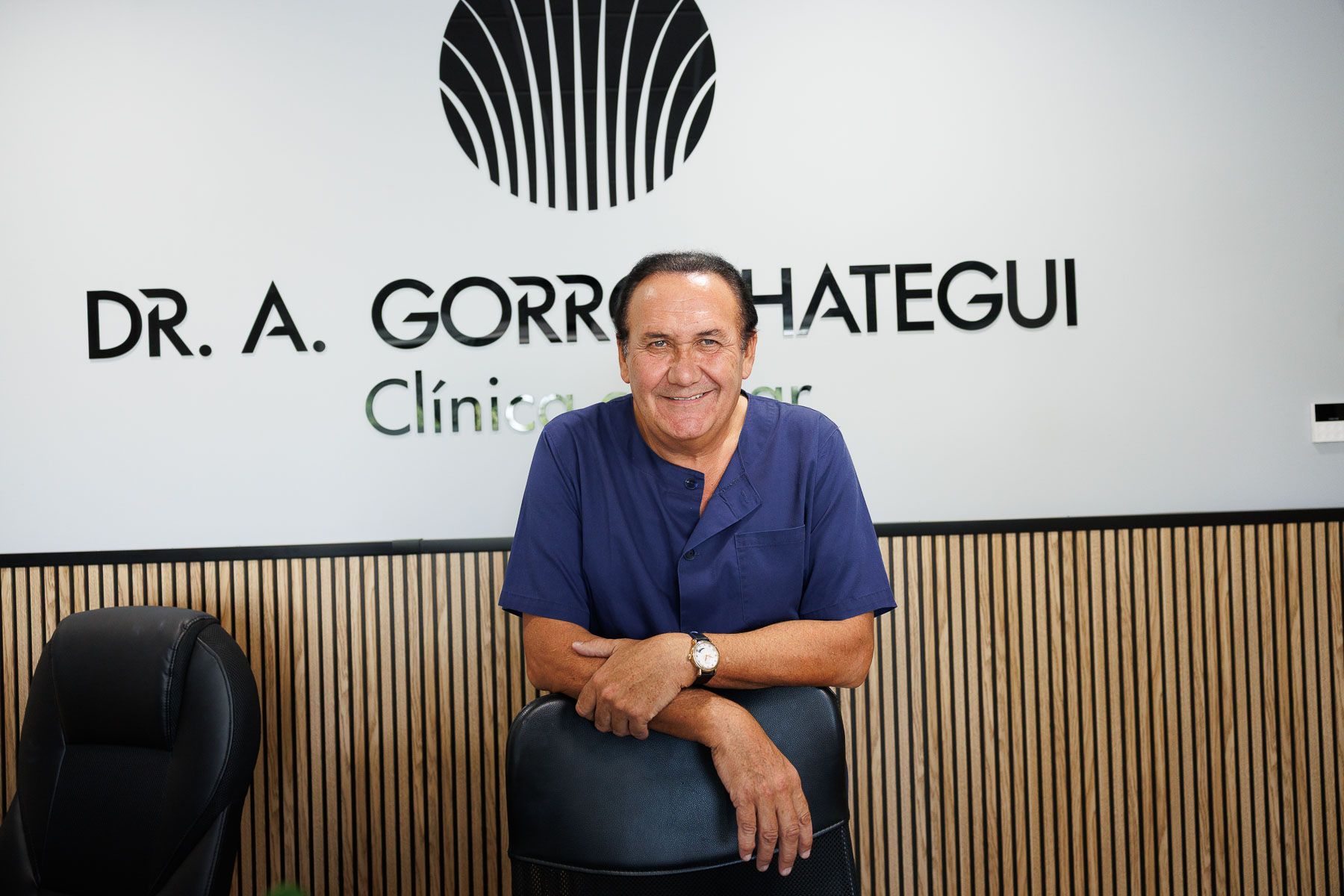 El doctor Alberto Gorrochategui, especialista en medicina capilar de origen vasco, conmemora 35 años de trayectoria profesional con una promoción 2x1 de cirugía capilar para celebrarlo en su clínica de Jerez. El doctor Alberto Gorrochategui, especialista en medicina capilar de origen vasco, conmemora 35 años de trayectoria profesional con una promoción 2x1 de cirugía capilar para celebrarlo en su clínica de Jerez.