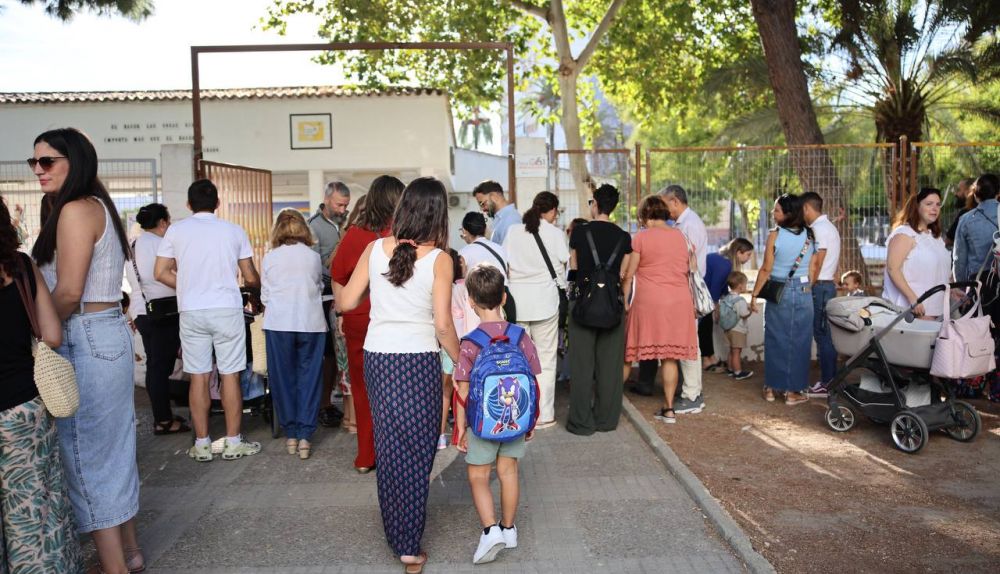 Entrada en el CEIP Antonio Machado.