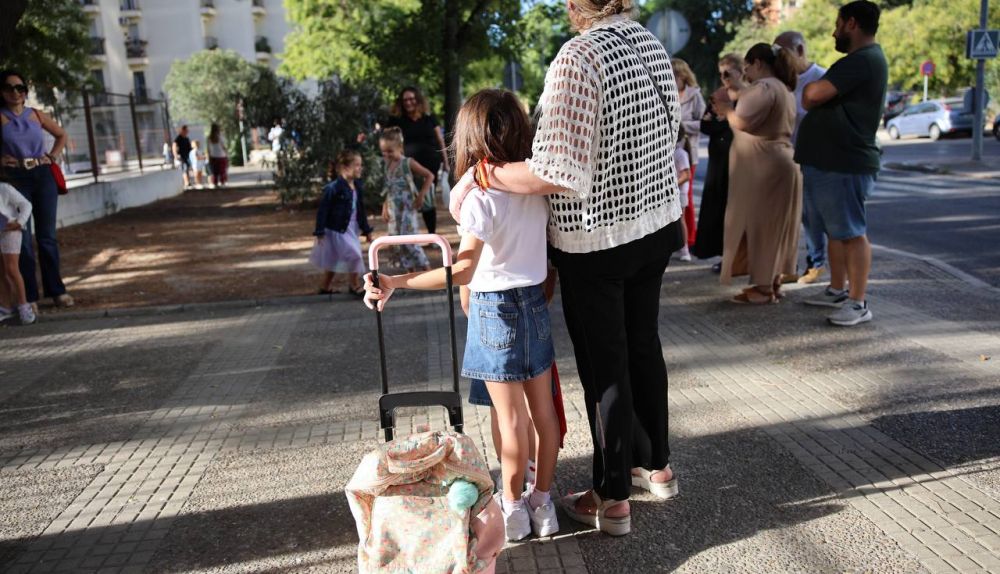 Entrada en el CEIP Antonio Machado.
