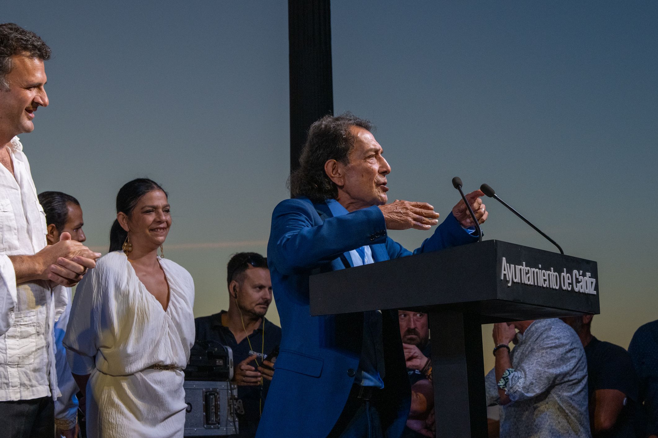 Juan Villar se dirige al público.