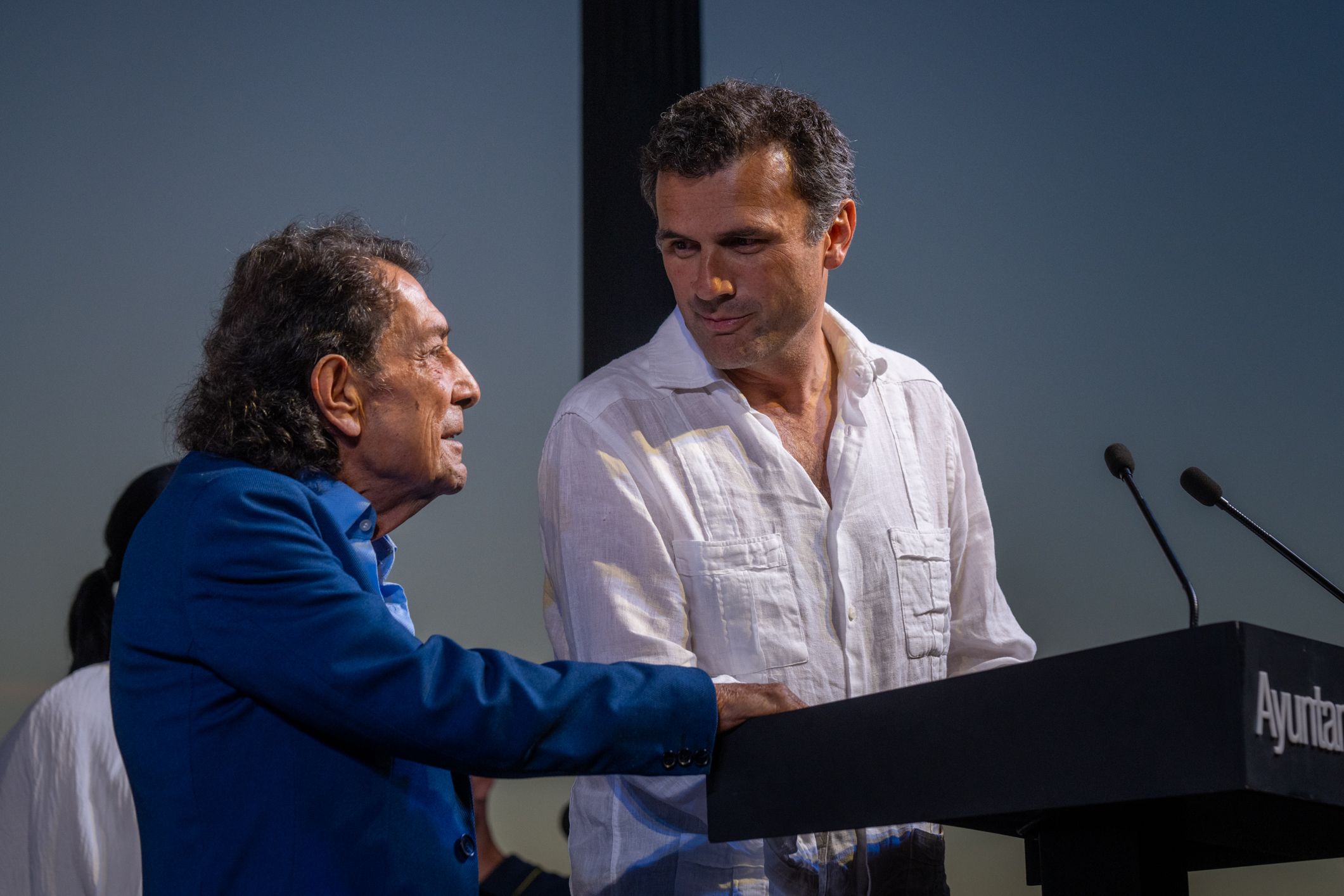 El alcalde, Bruno García, con Juan Villar.