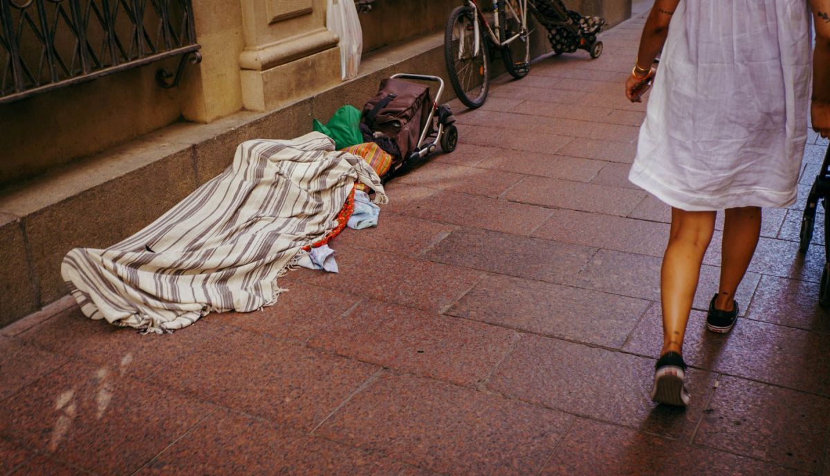 POBREZA SEVILLA DORMIR EN LA CALLE