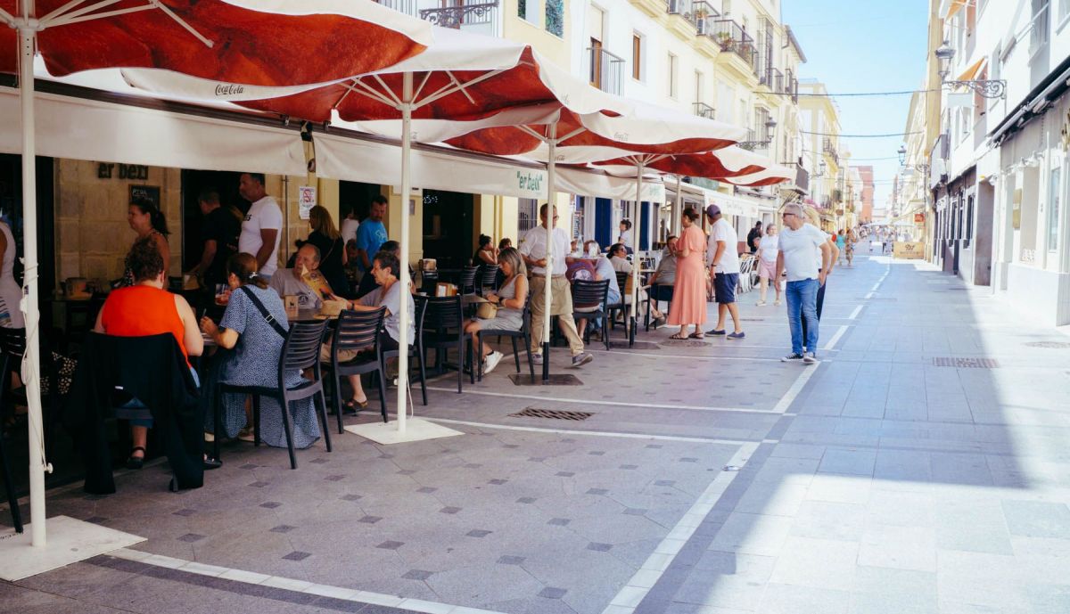 La calle Misericordia, epicentro de la hostelería en El Puerto.