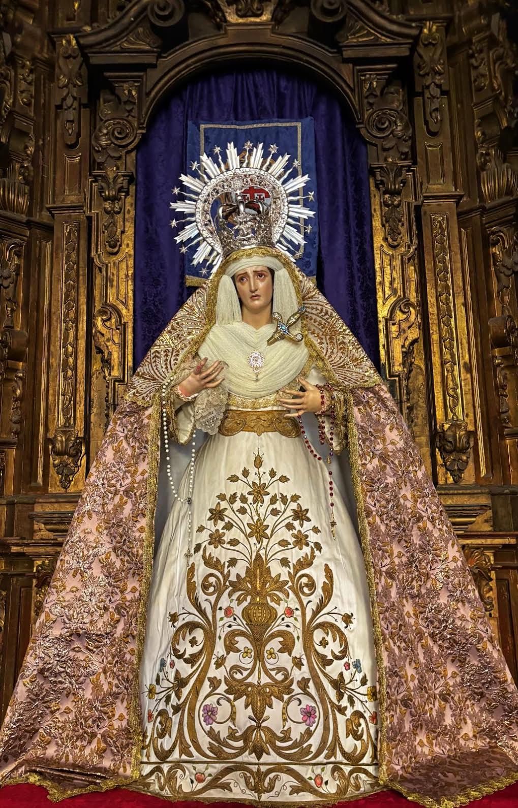 La Virgen del Traspaso con el manto que estrena en este triduo. 