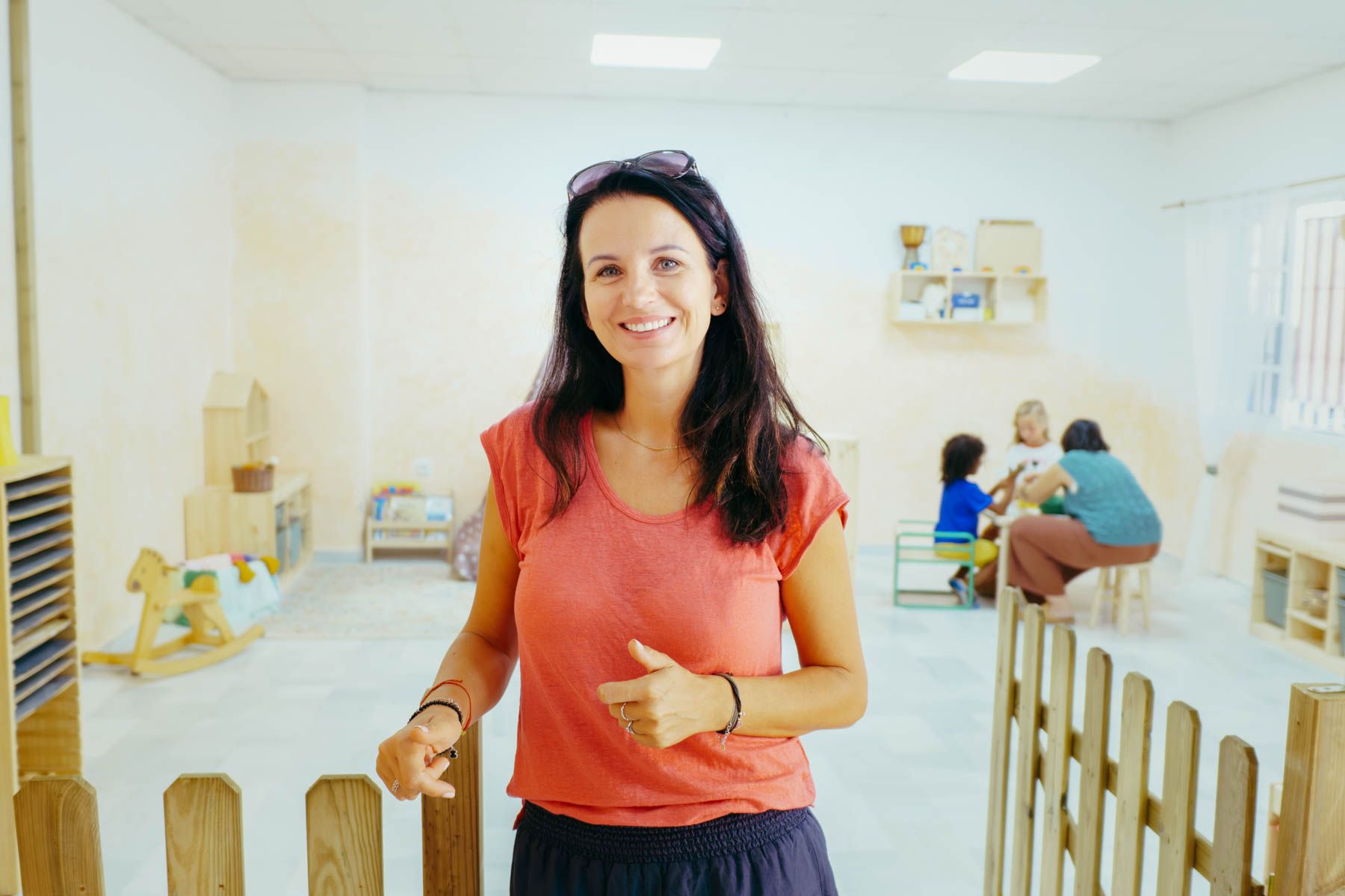 María abre las puertas de Lumina Academy, un colegio bilingüe con un enfoque pedagógico alternativo.
