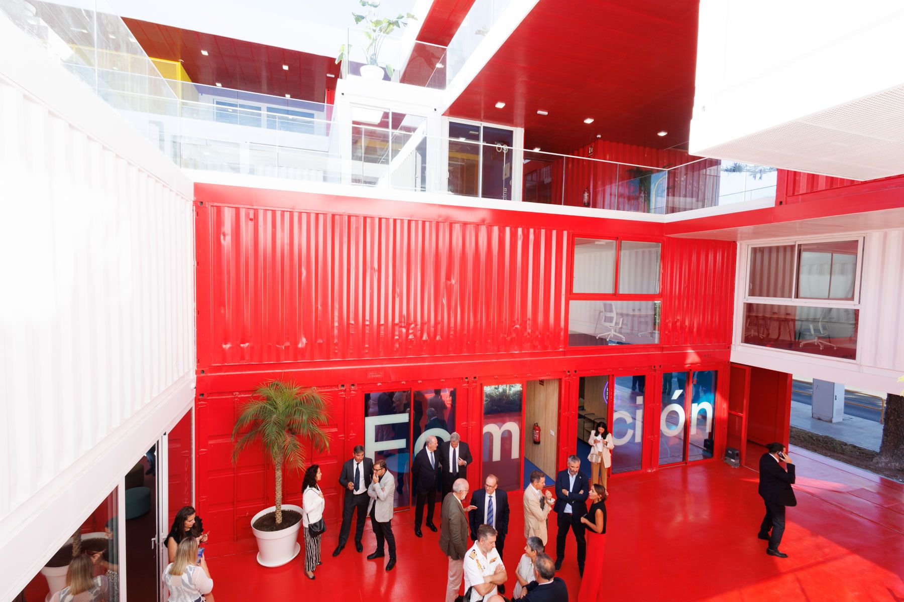 Hall de entrada a Incubazul, en su inauguración.