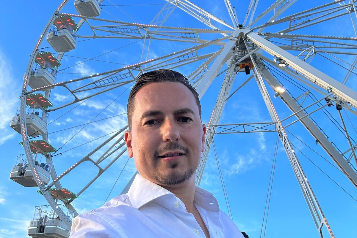 Jorge Lorenzo junto a su noria.