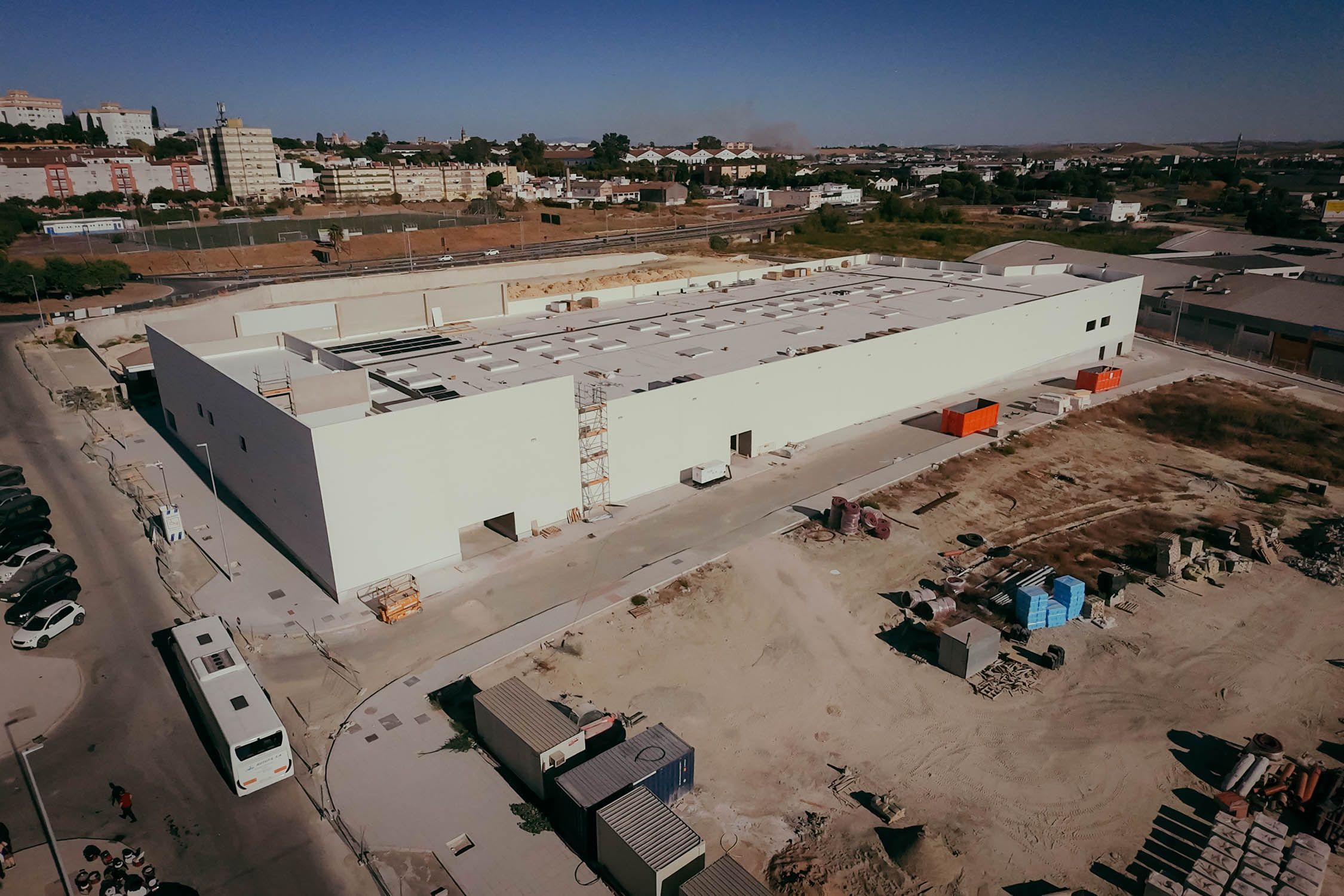 Vista aérea del nuevo Family Cash, frente a Picadueñas en Jerez, este pasado domingo.