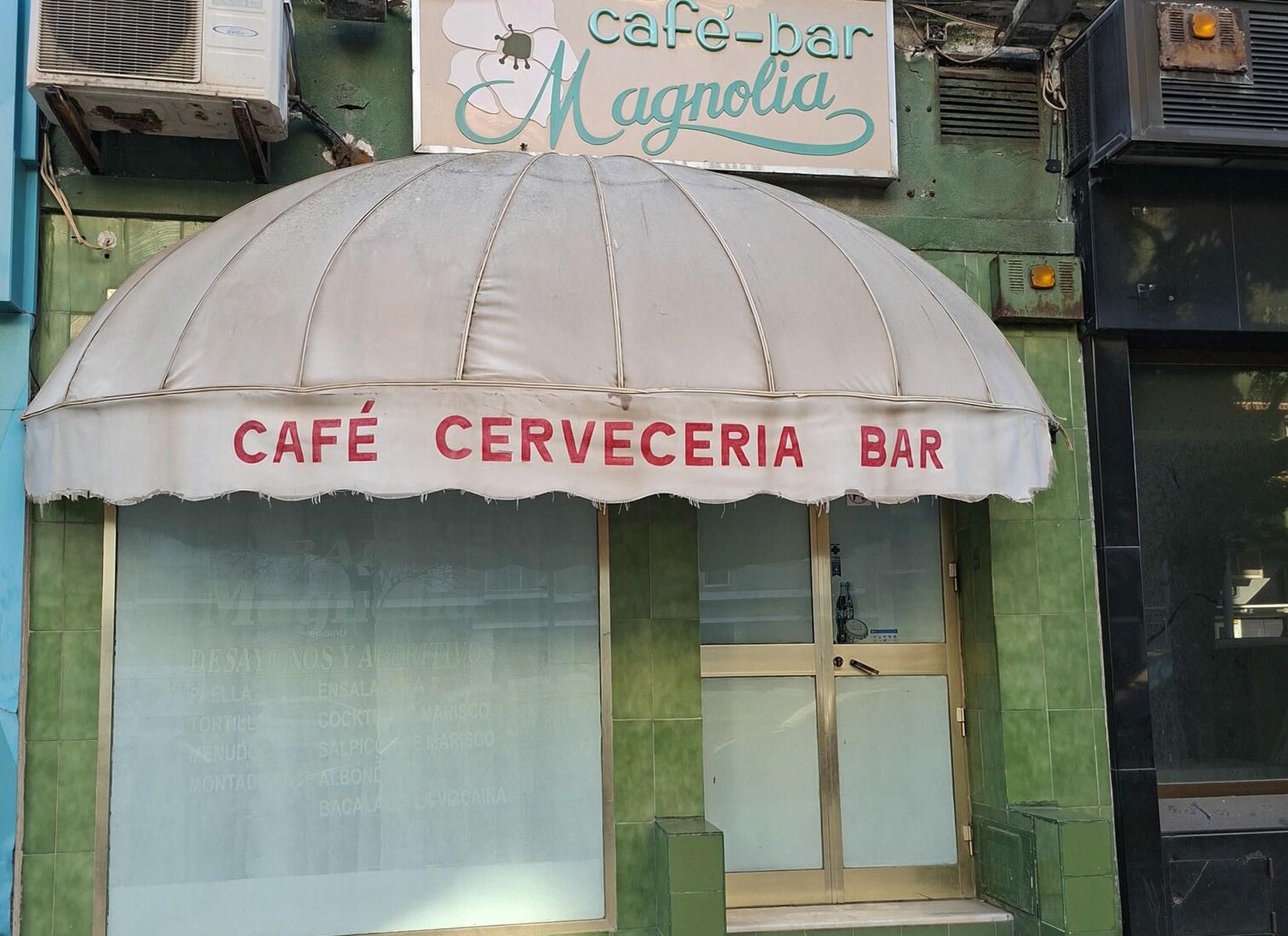 La fachada cerrada del establecimiento gaditano.