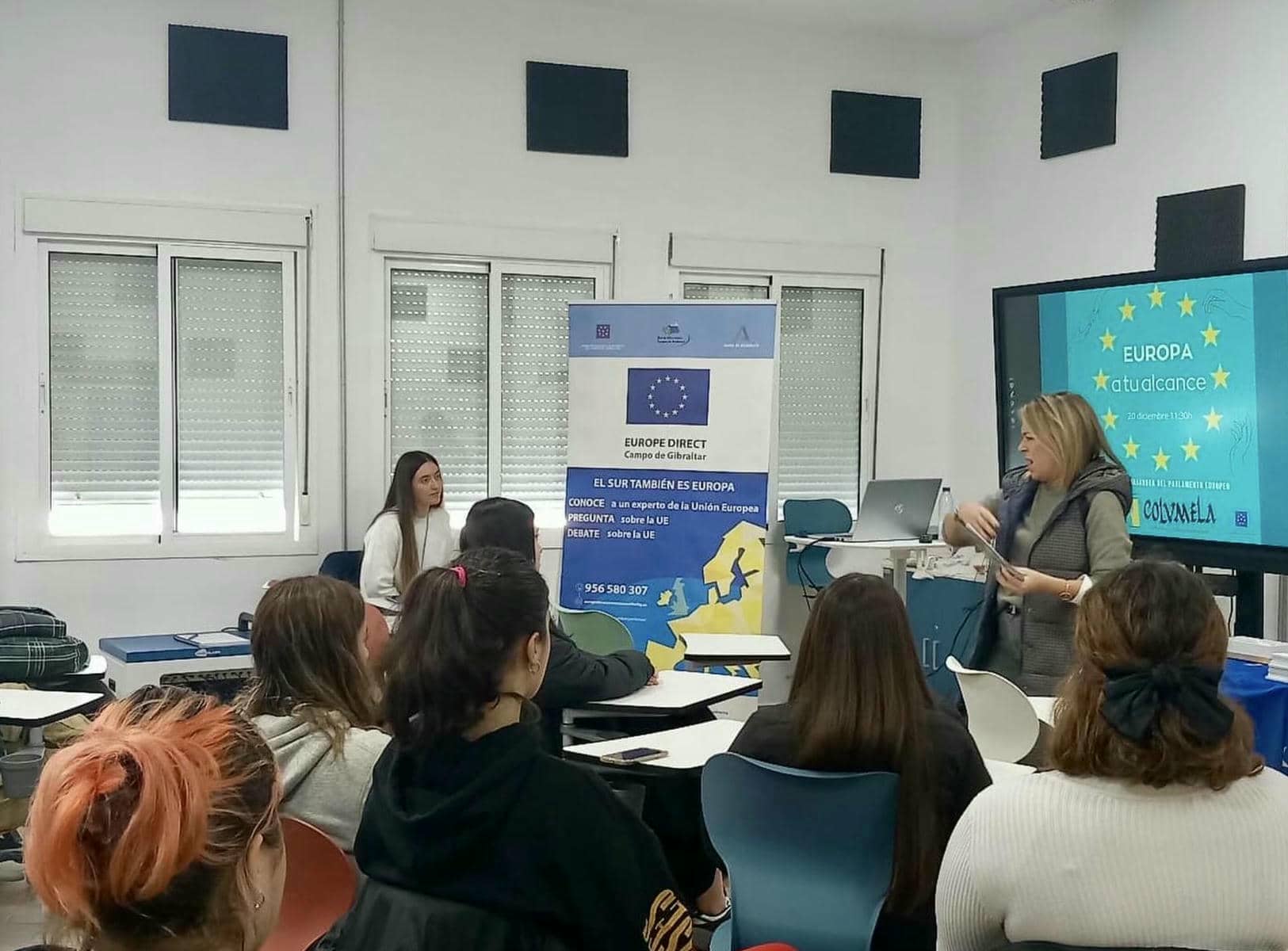 Una actividad sobre instituciones europeas en el IES Columela de Cádiz.