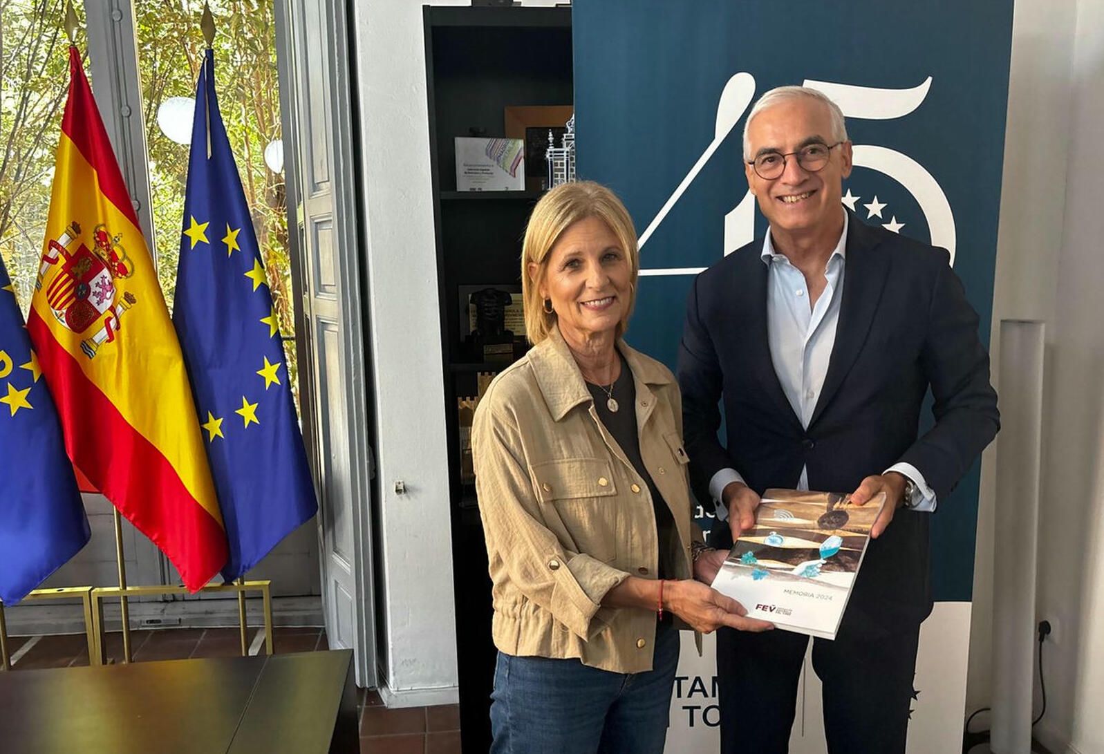 García-Pelayo y Benítez Robredo durante la firma del convenio.