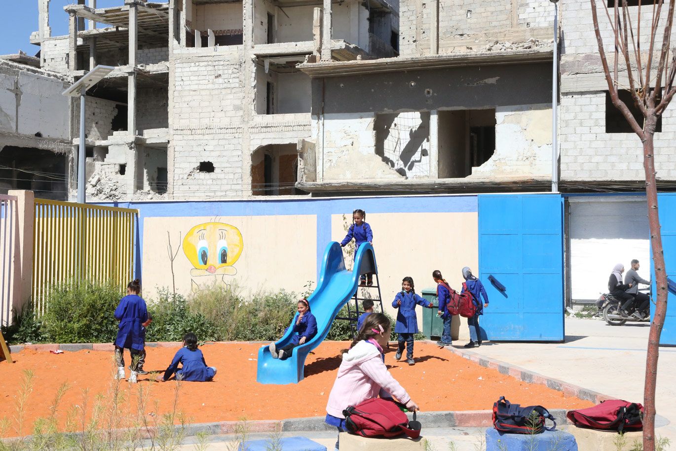 Un colegio en una zona en ruinas de Gaza.
