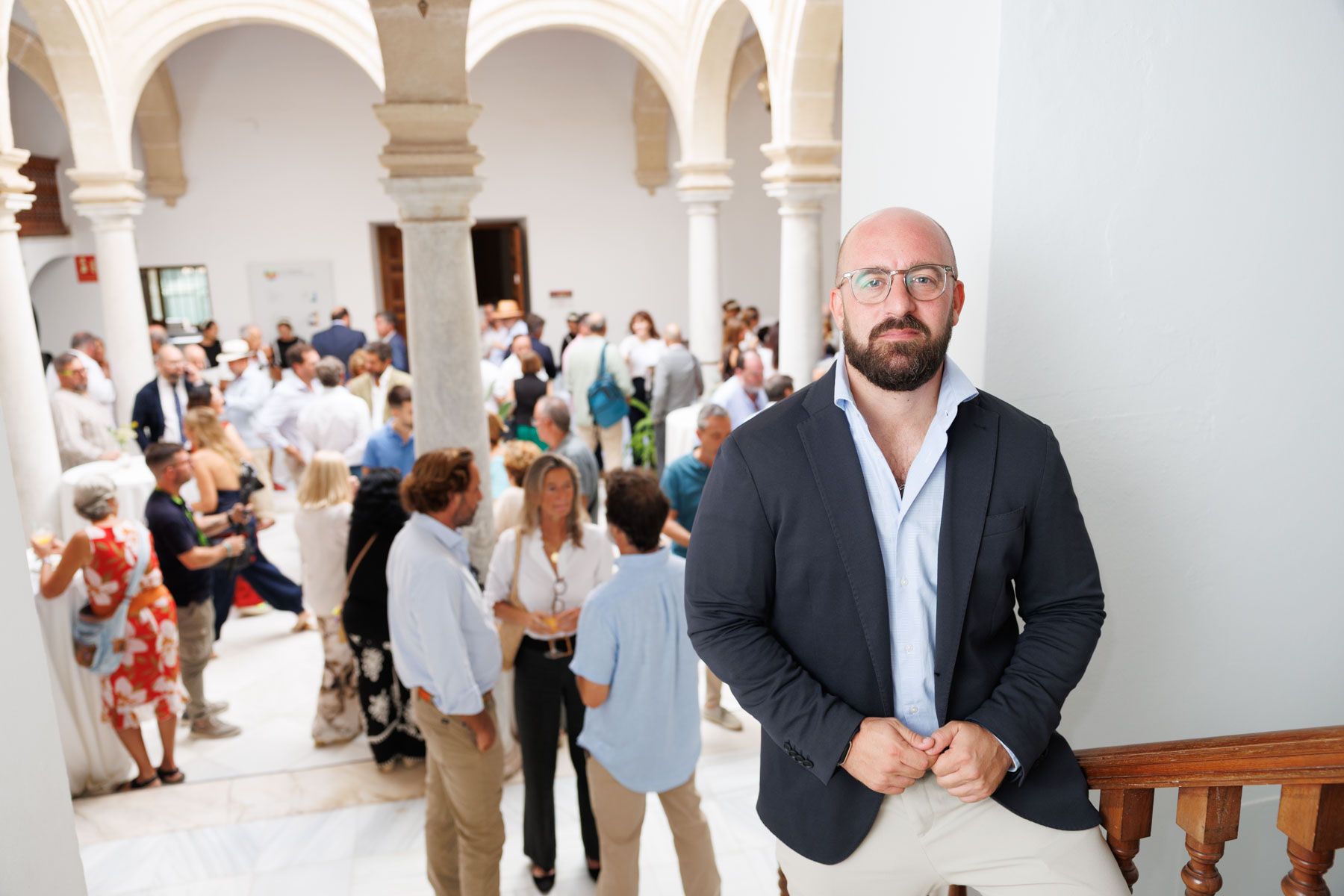 Germán Beardo tras su 'speech' para presentar las medidas de la campaña 'El Puerto avanza', este jueves en la escalinata de la Casa de Cargadores a Indias.
