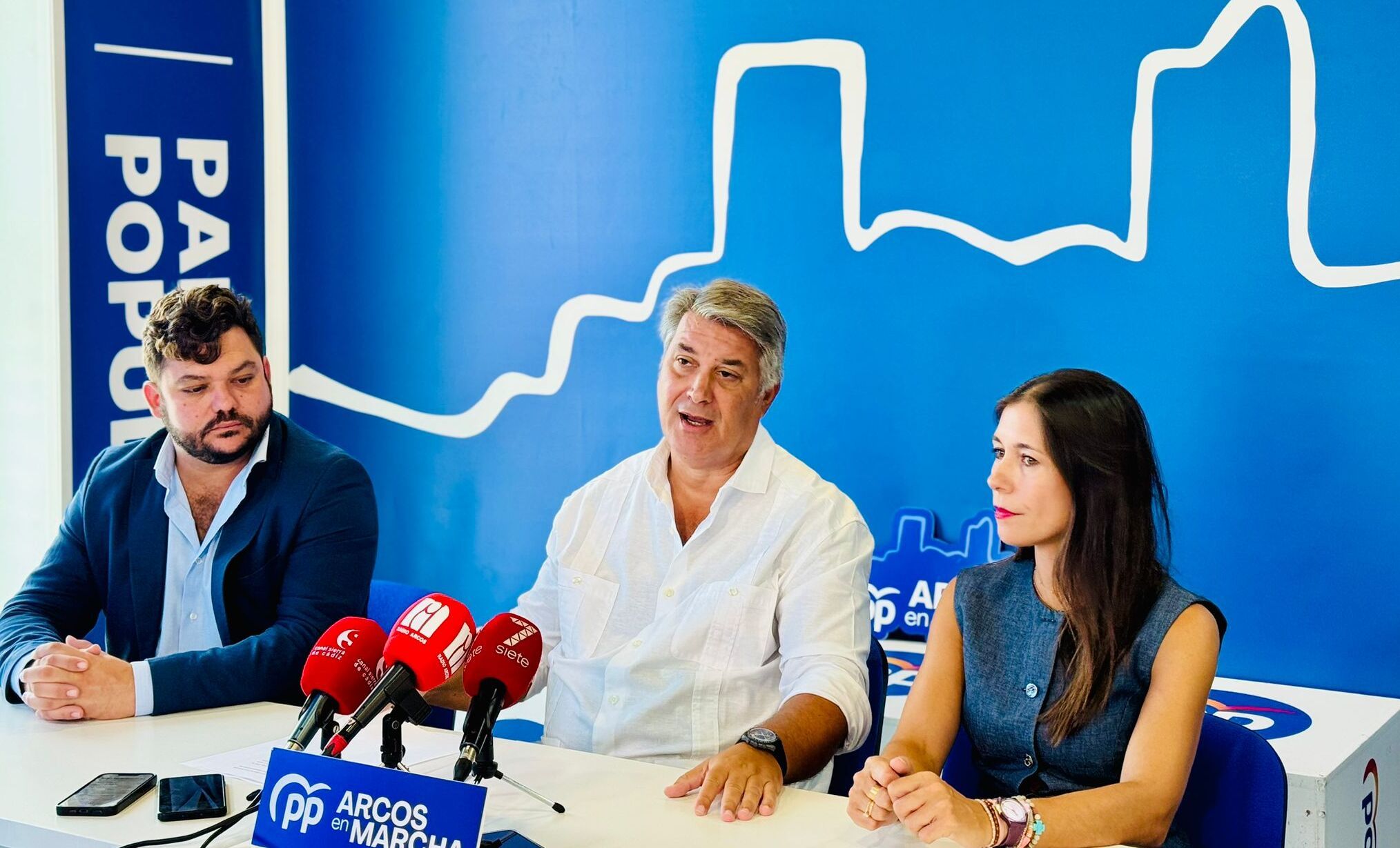 Nacho Romaní, en su comparecencia junto a Miguel Rodríguez y Auxi Izquierdo. Nacho Romaní, en su comparecencia junto a Miguel Rodríguez y Auxi Izquierdo.