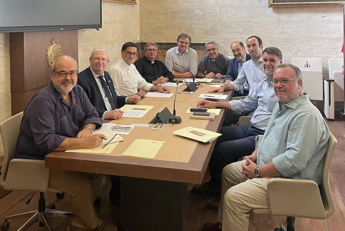 Participantes en la reunión celebrada en la Catedral.
