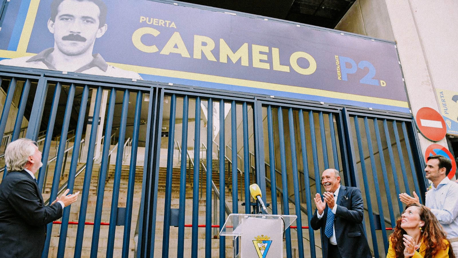 Acto de presentación de la puerta dedicada a Carmelo.