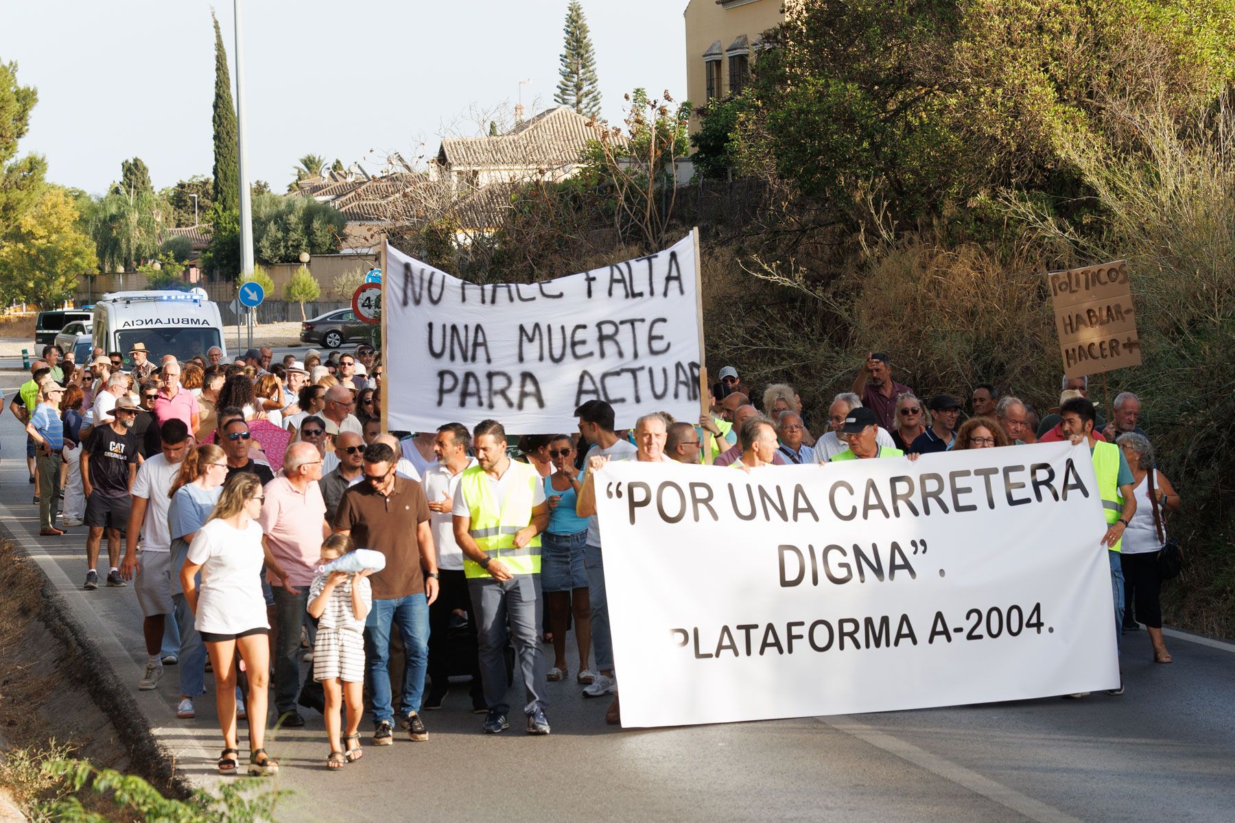 Cabecera de la manifestación convocada por la plataforma A-2004.