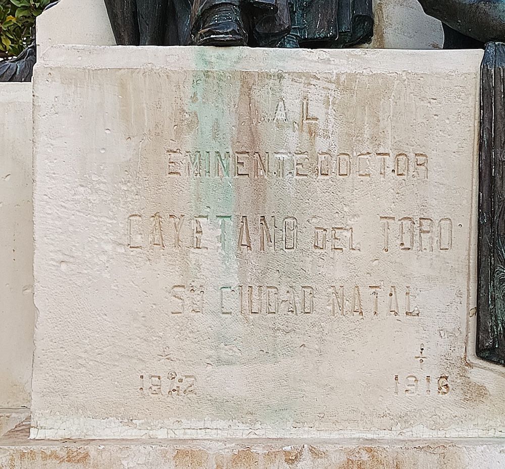 3 Monumento D. Cayetano del Toro, inscripción identificativa
