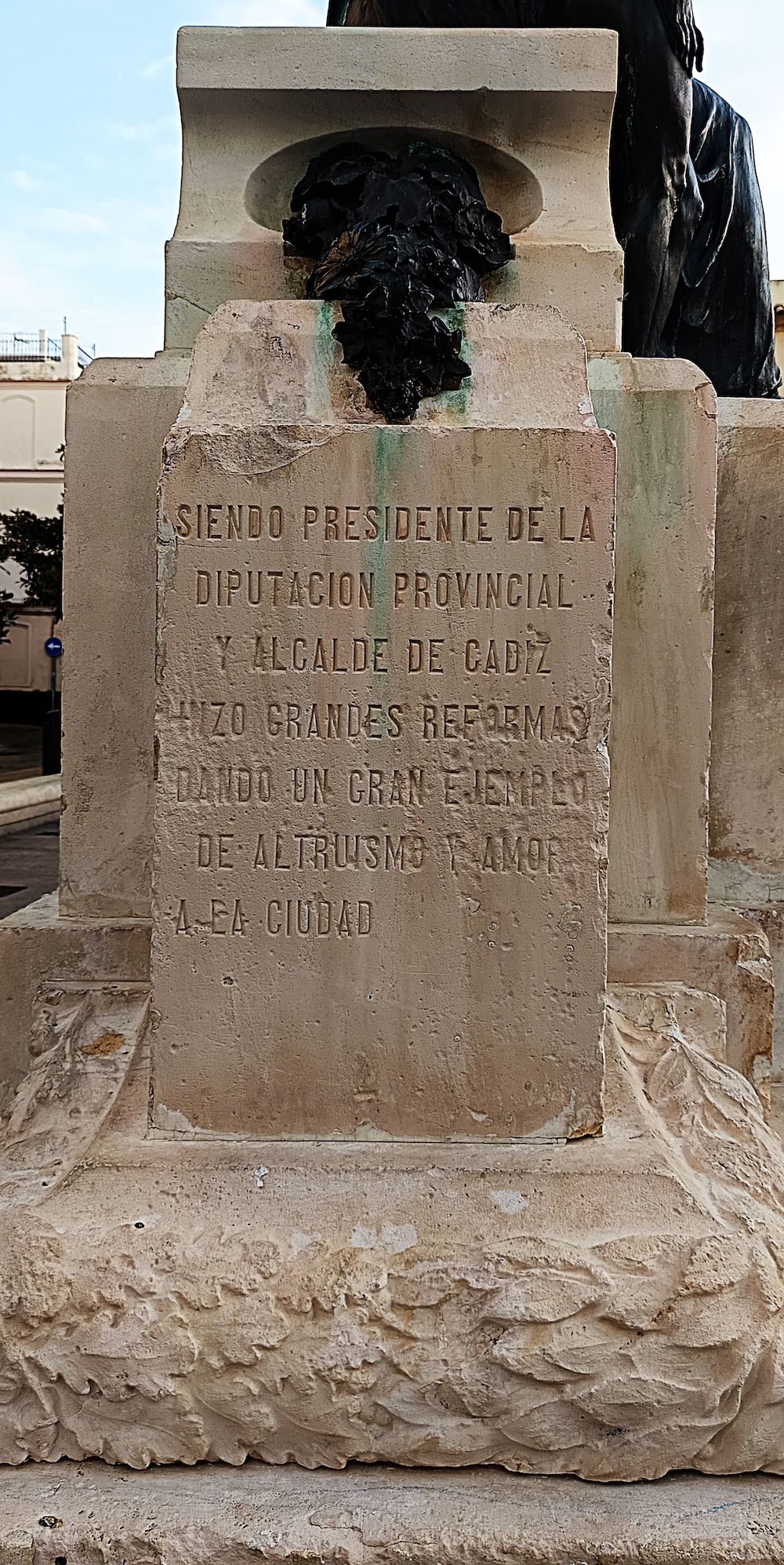 6 Monumento D. Cayetano del Toro, inscripción lateral izquierdo