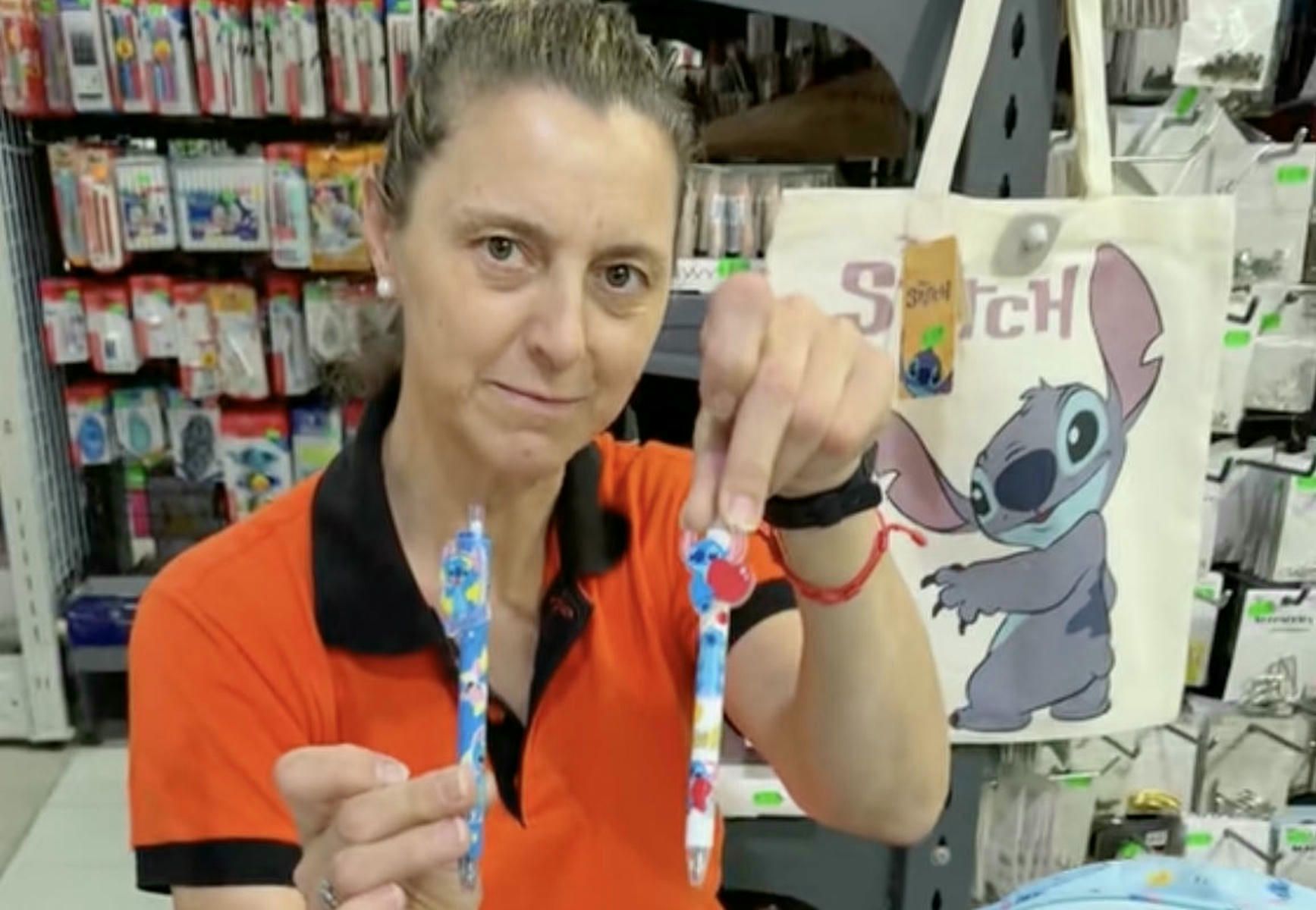 Chari, una de las trabajadoras del bazar.