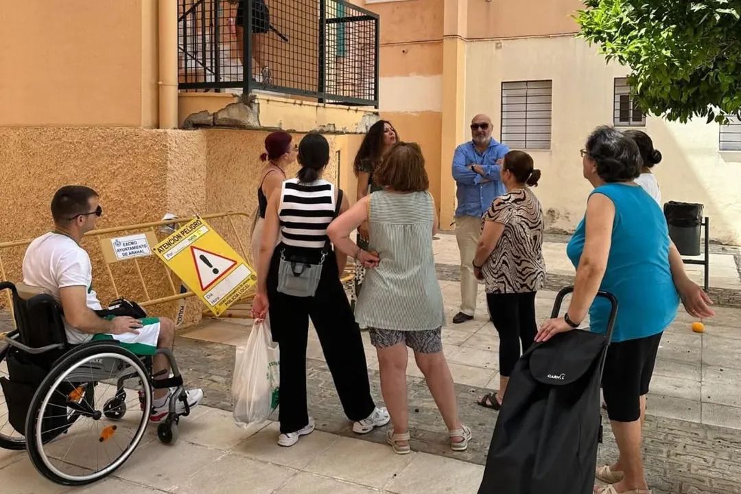 Una visita de Vox a las viviendas de Arahal. Una visita de Vox a las viviendas de Arahal.