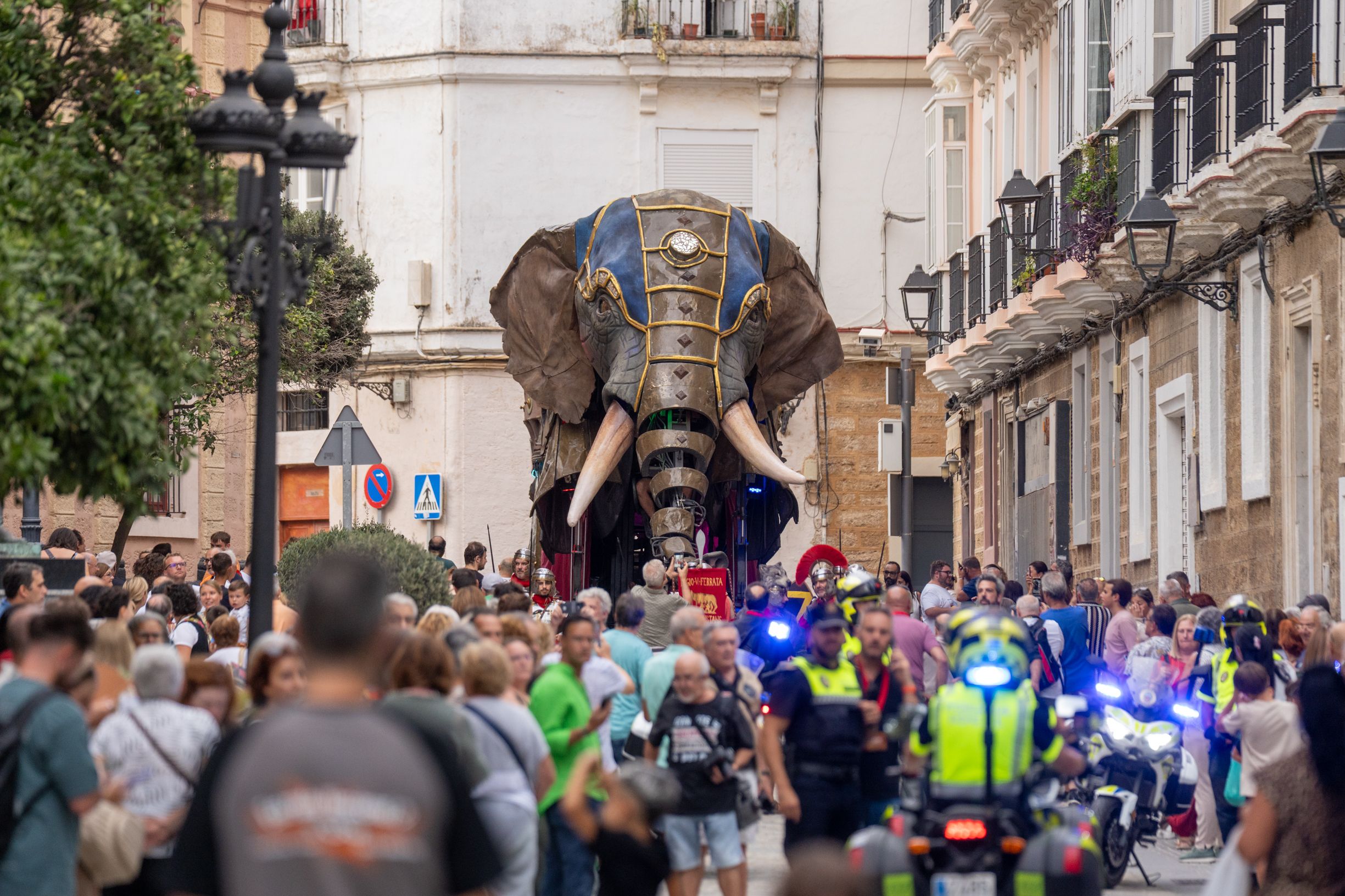 El espectacular viaje en el tiempo de Cádiz  así ha vuelto a ser Gades 24
