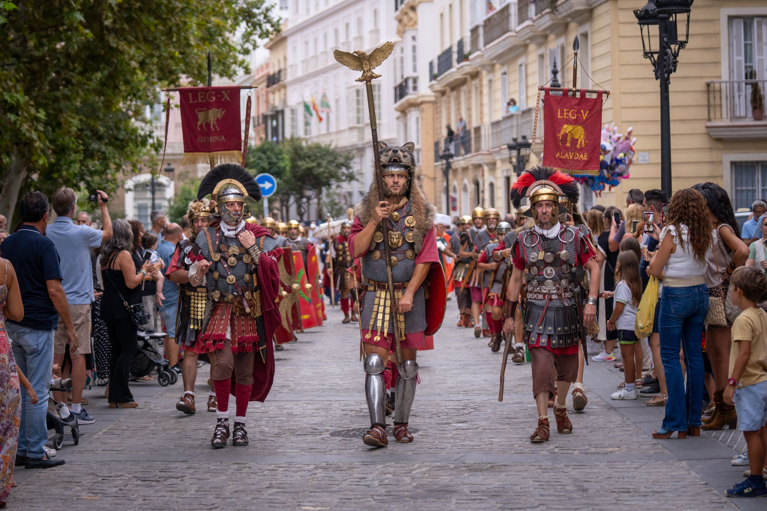 El espectacular viaje en el tiempo de Cádiz  así ha vuelto a ser Gades 25