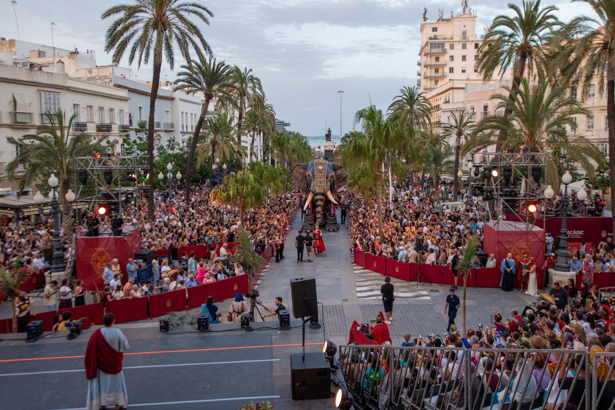 El espectacular viaje en el tiempo de Cádiz  así ha vuelto a ser Gades 40