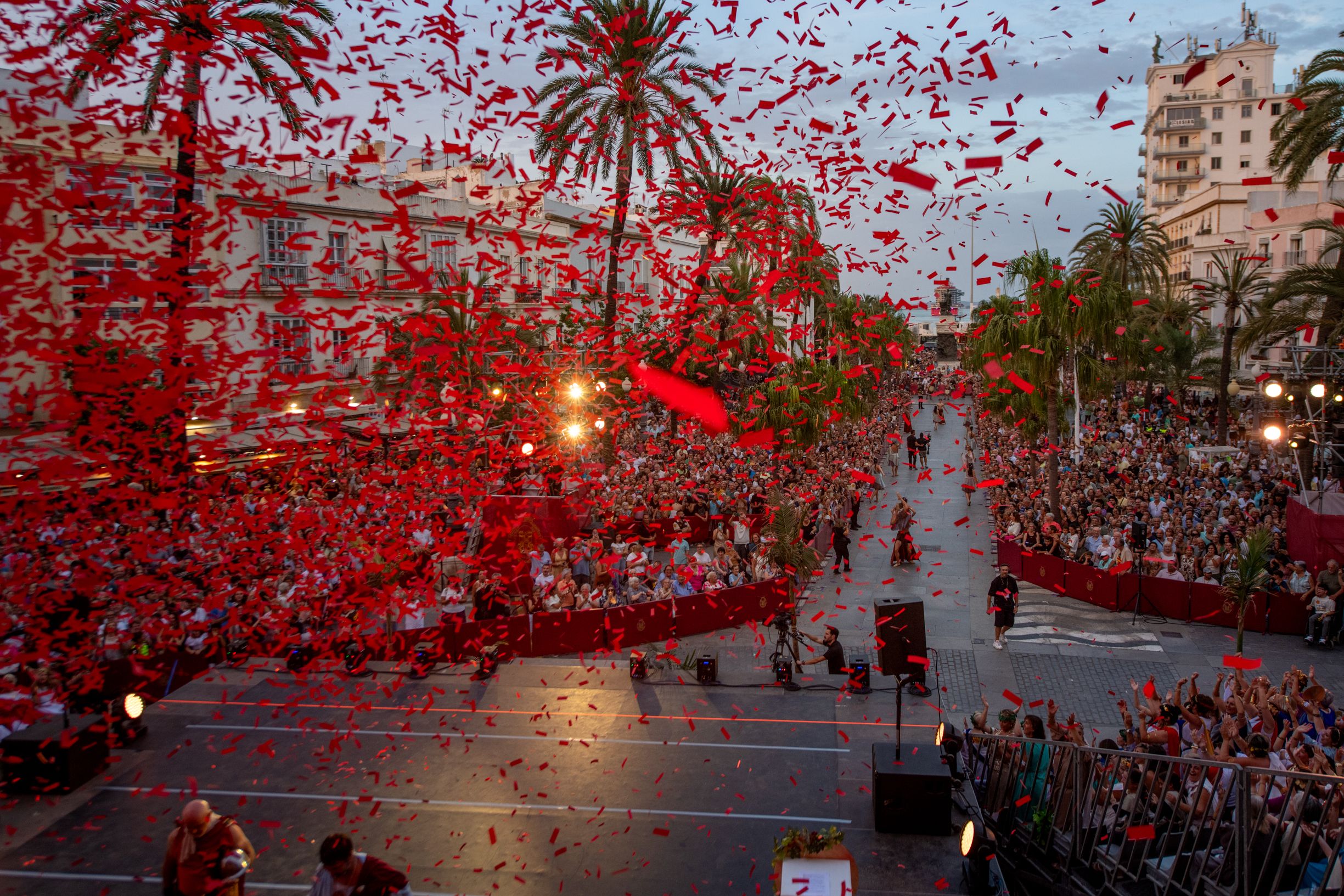 El espectacular viaje en el tiempo de Cádiz  así ha vuelto a ser Gades 46