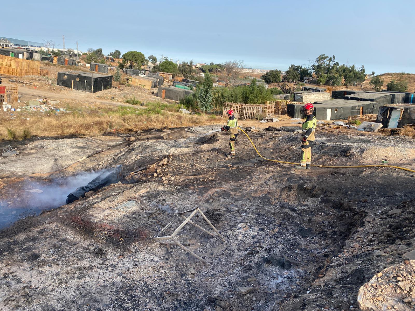 Intervención de los bomberos del Consorcio provincial de Huelva en el incendio.