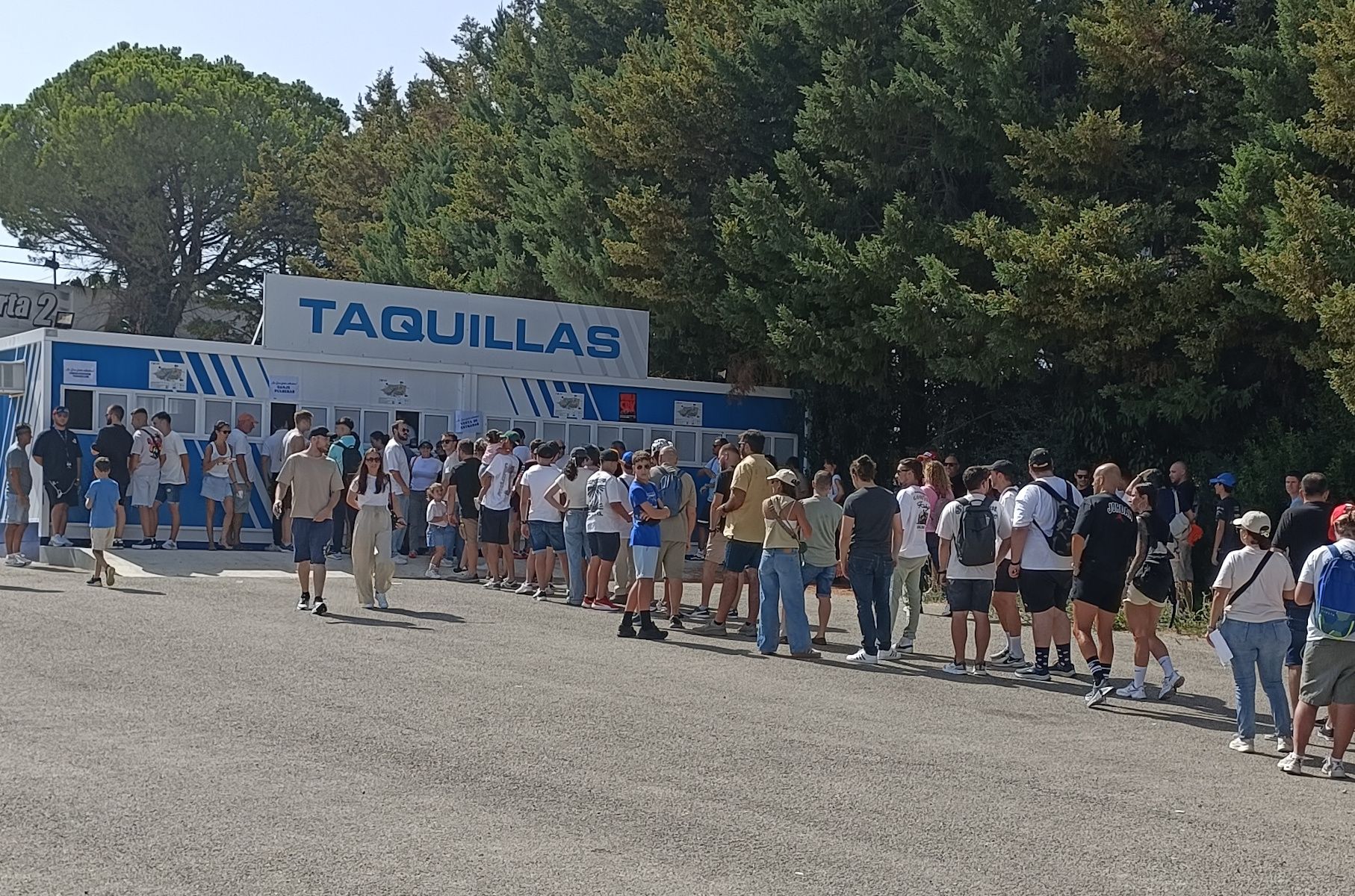 Colas para entrar en el Circuito de Jerez este sábado.