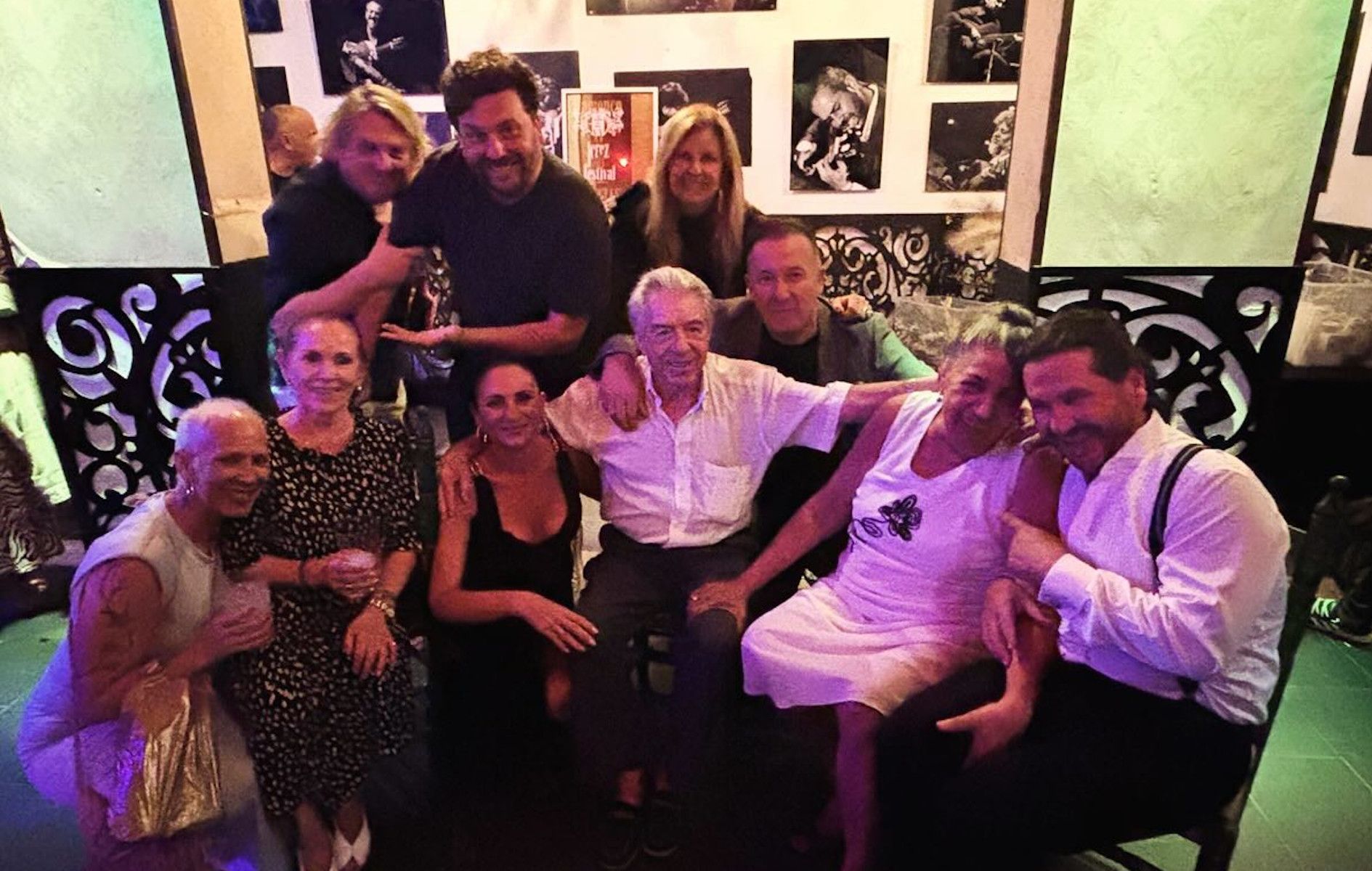 Reunión entre amigos en La Guarida del Ángel en Jerez.