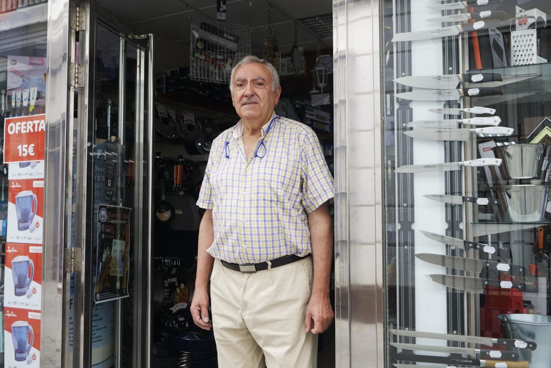 Alfonso Morales, al frente del bazar A. Morales Chocolate en Chiclana