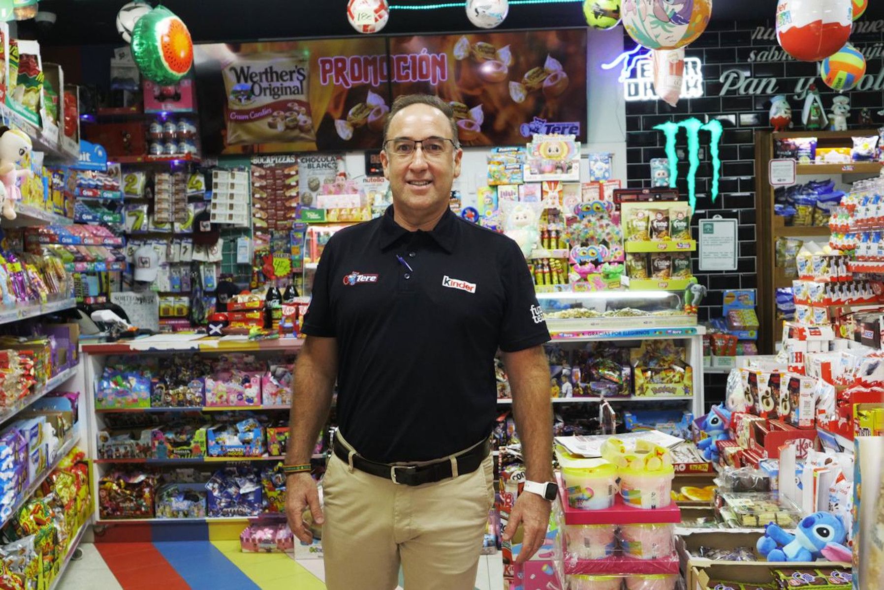 Antonio Guerrero Alba, en el comercio Frutos secos Tere.