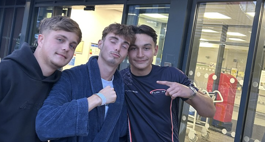 Will Macintyre, el joven piloto que padece cáncer. Will Macintyre, el joven piloto que padece cáncer.