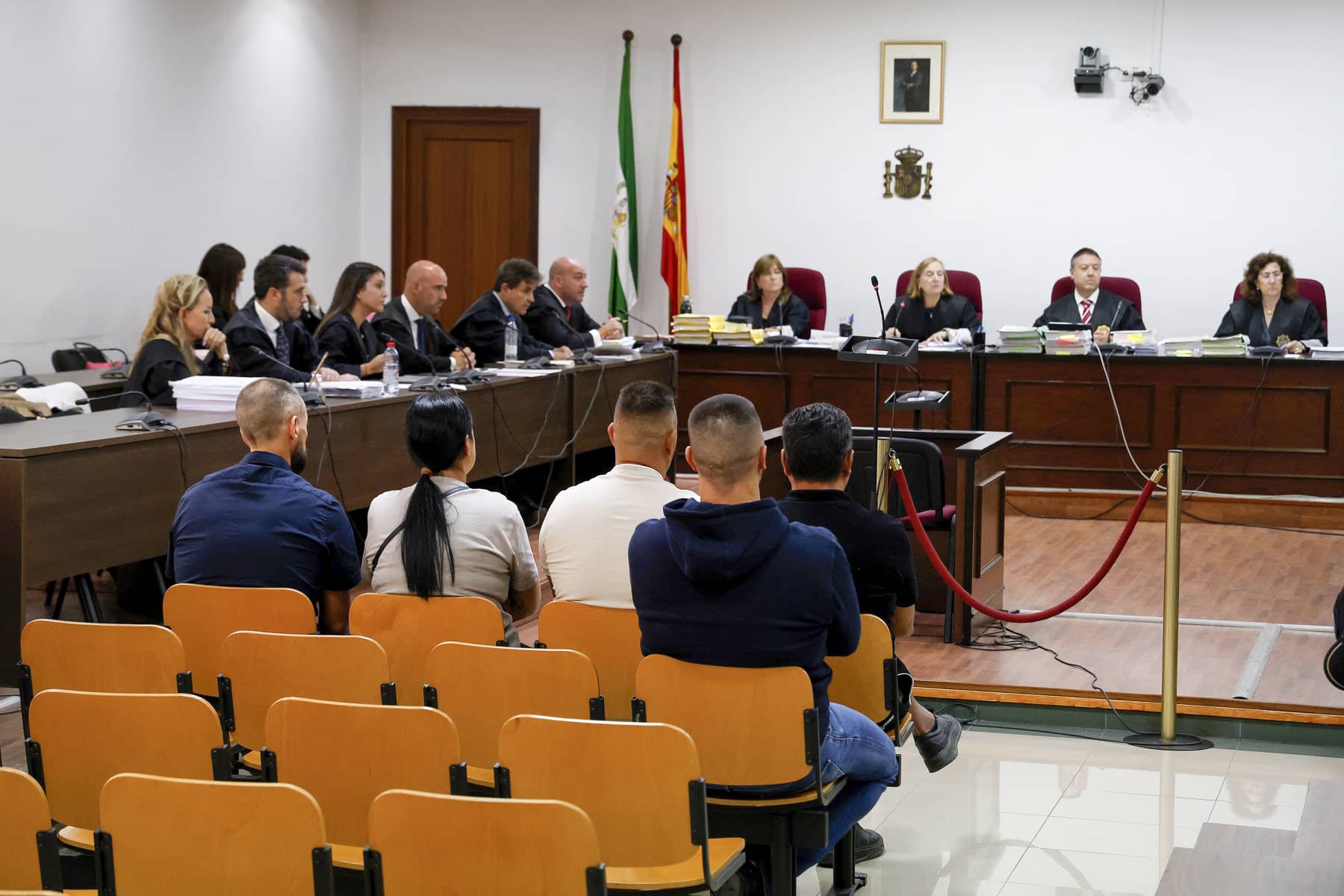 Los investigados por el suceso del Rúa Mar, en la Audiencia Provincial.