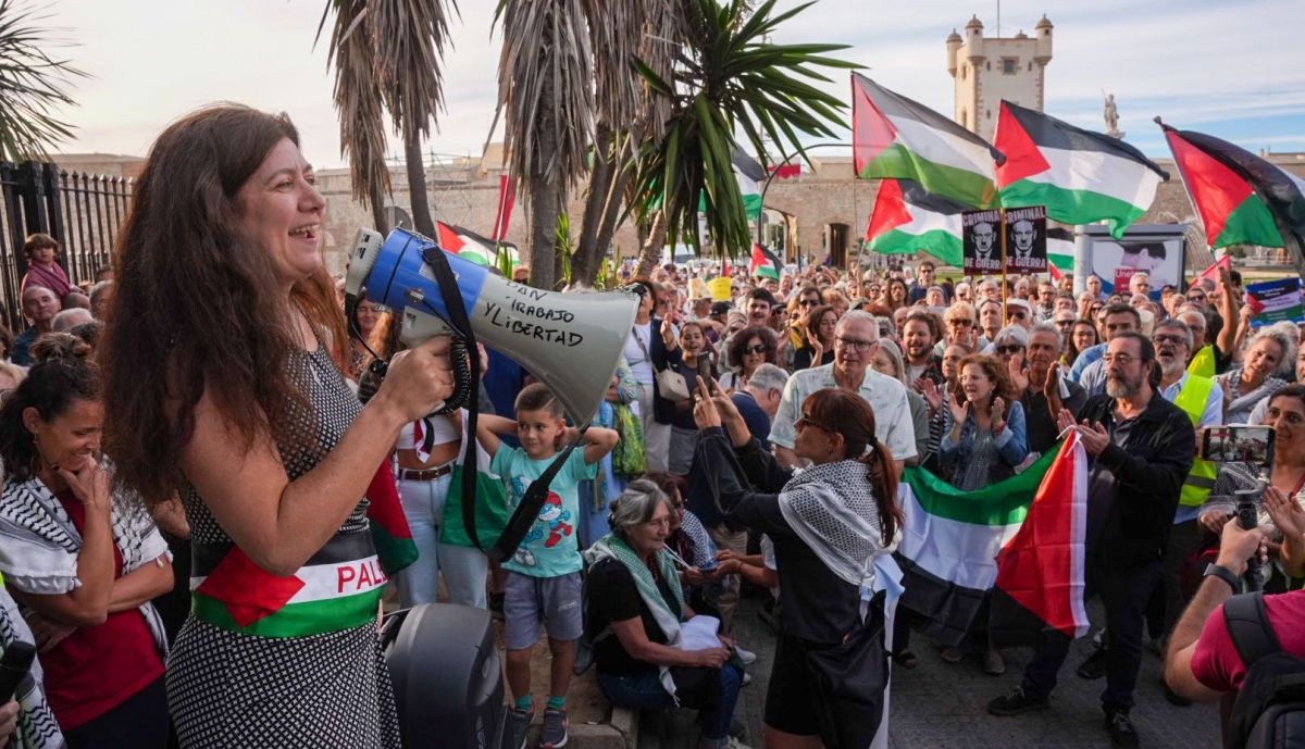 Un momento de la concentración en Cádiz de apoyo a Palestina.