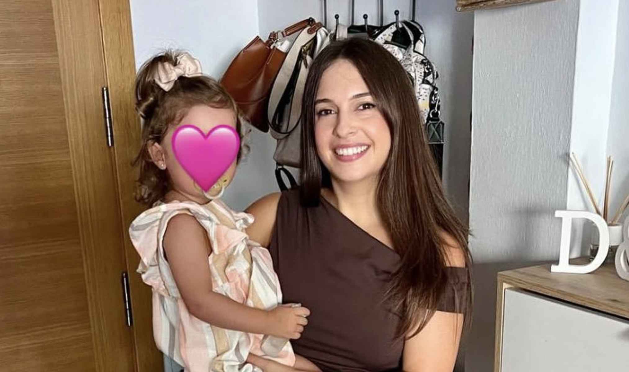 María, junto a Valeria, la pequeña a la que salvó la vida.