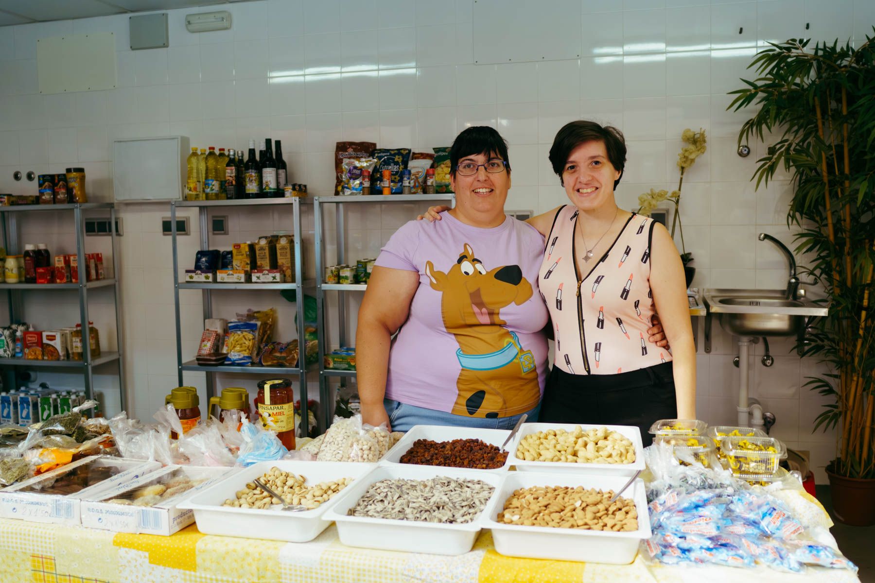 Zaira y Mercedes, trabajadoras del puesto ZAYME.