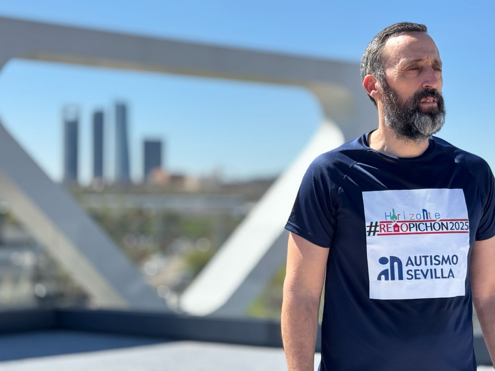 Juan Luis Muñoz Escassi, impulsor del #RetoPichón, en la azotea donde se correrá la prueba solidaria. 