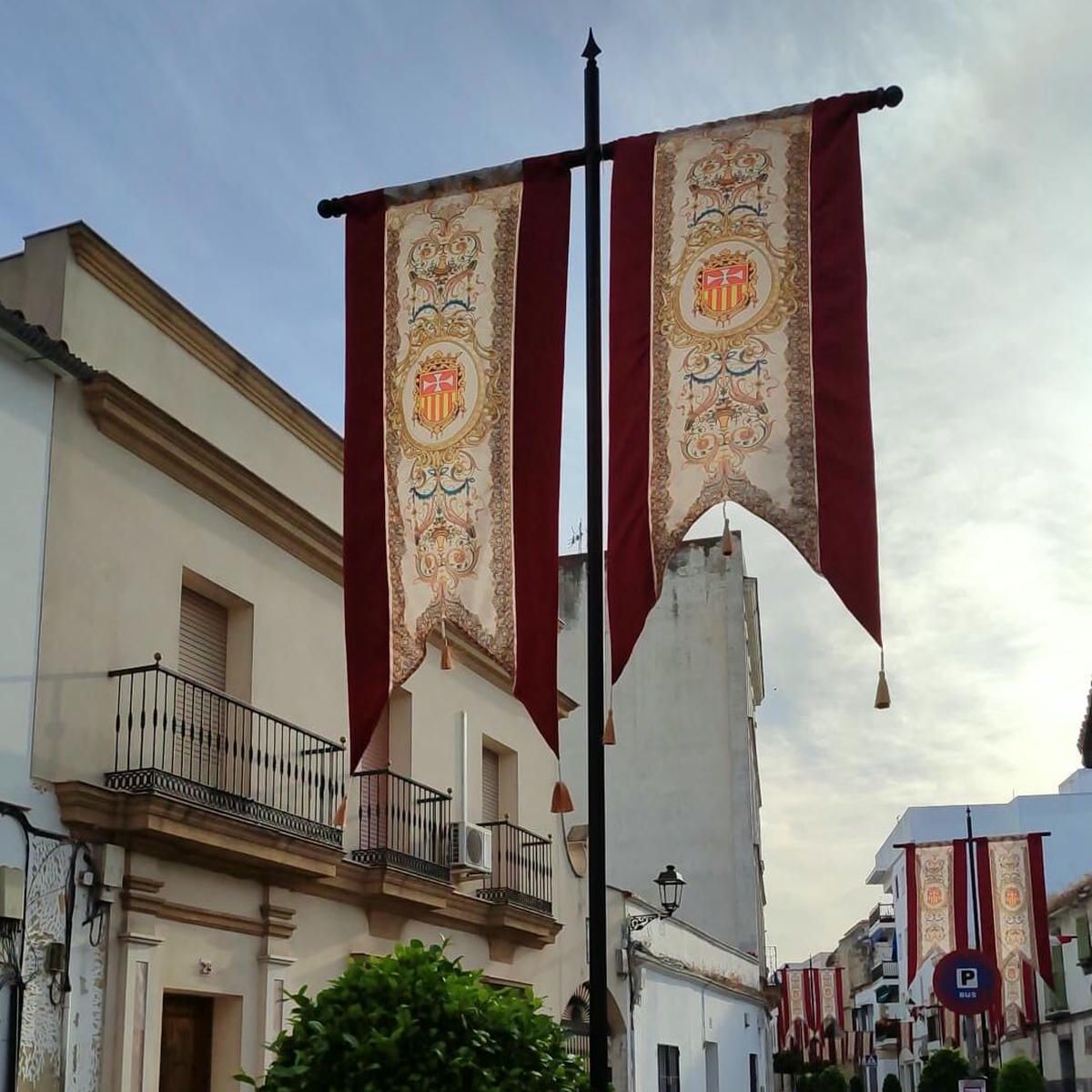 Banderolas por las calles para la Virgen de la Merced en Jerez.