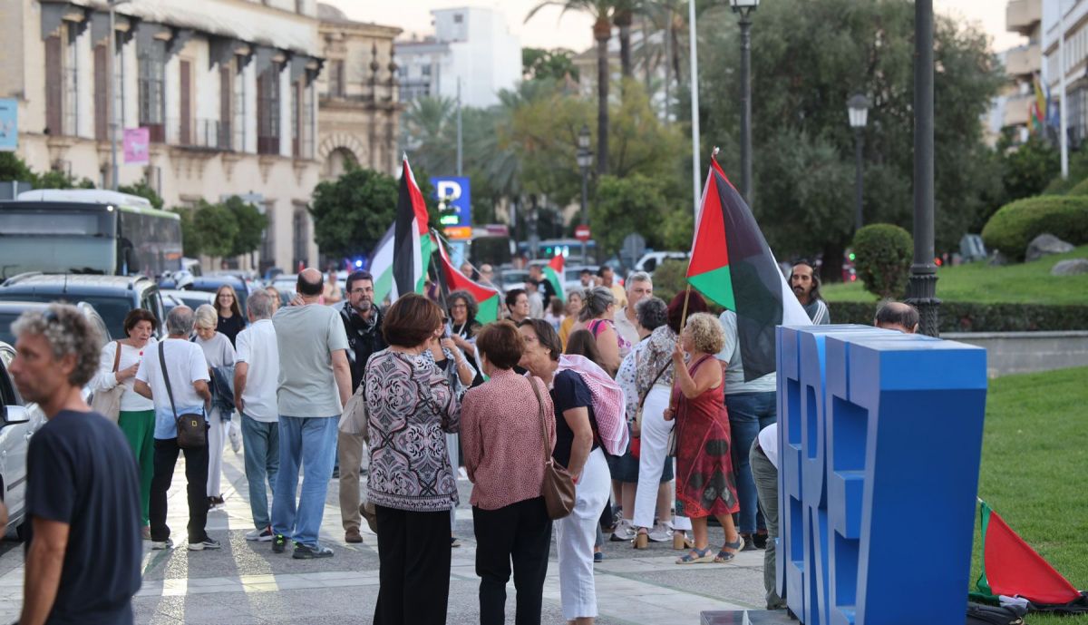 Ciudadanos a pie se han sumado a la protesta.