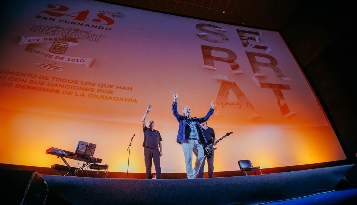 El cantautor catalán, agradecido con el público.