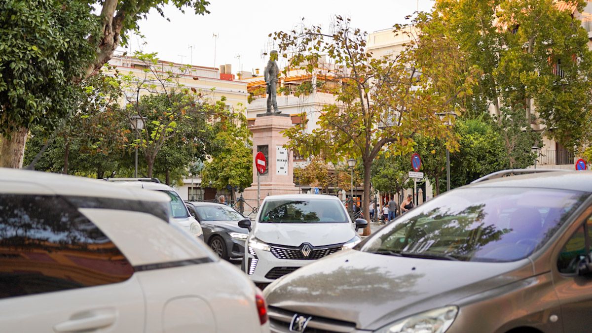 Coches circulando por Sevilla. Coches circulando por Sevilla.