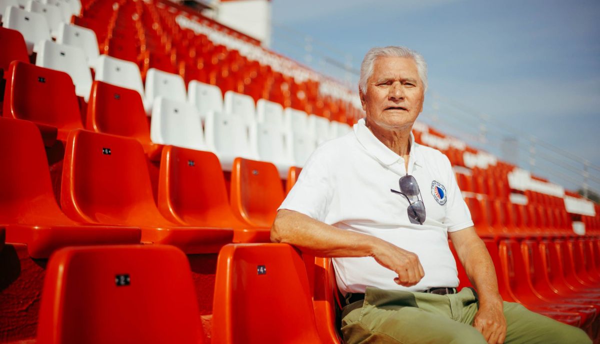 Luis, en las gradas remodeladas del estadio.